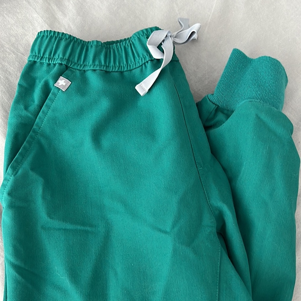 FIGS joggers XS color Hunter Green